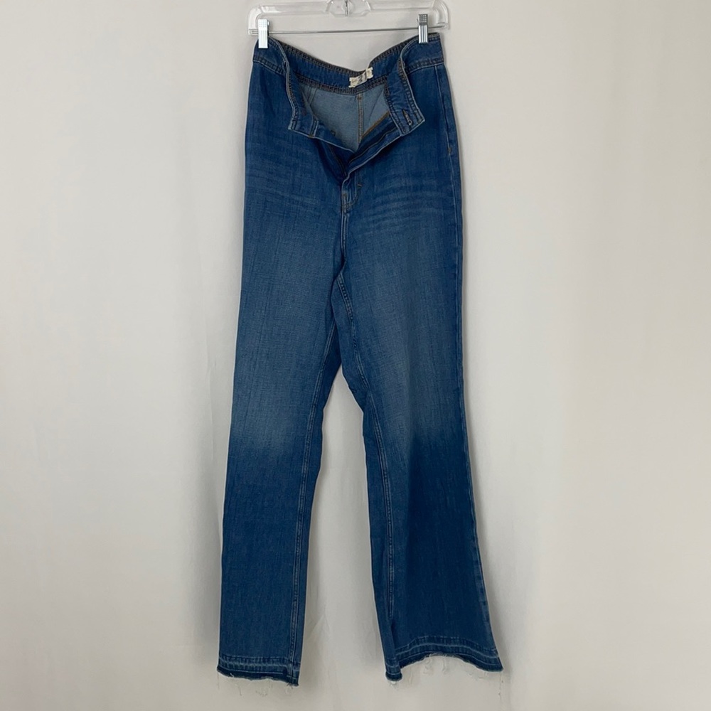 Free People Flare Frayed Bottom Jeans Size 31